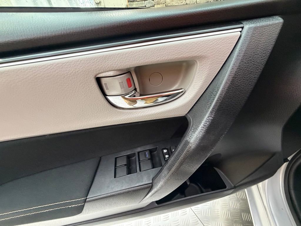 Used 2018 Toyota Corolla LE image 24