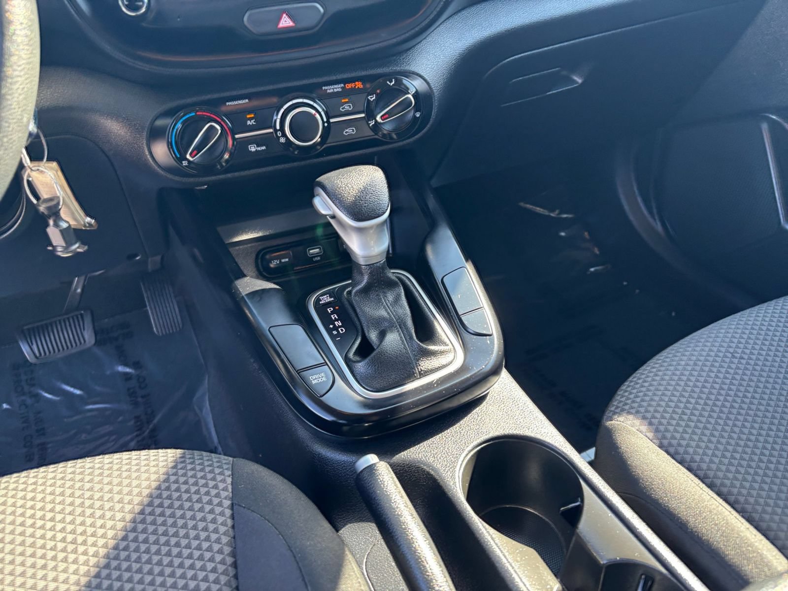 Used 2025 Kia Soul LX w/ LX Technology Package FWD image 36
