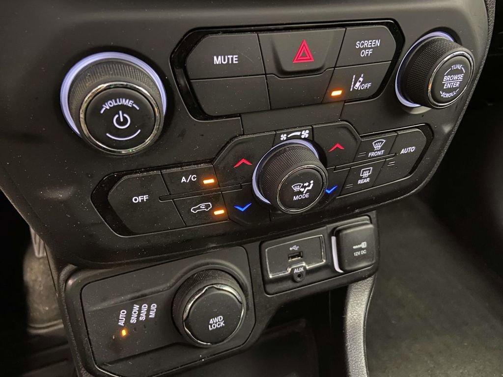 Used 2023 Jeep Renegade Latitude AWD/4WD image 23