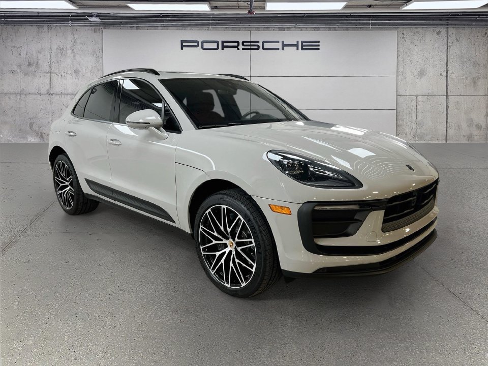 Certified 2025 Porsche Macan AWD/4WD image 7