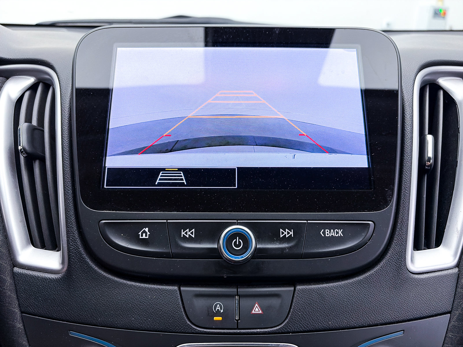 Used 2025 Chevrolet Malibu LS FWD image 4