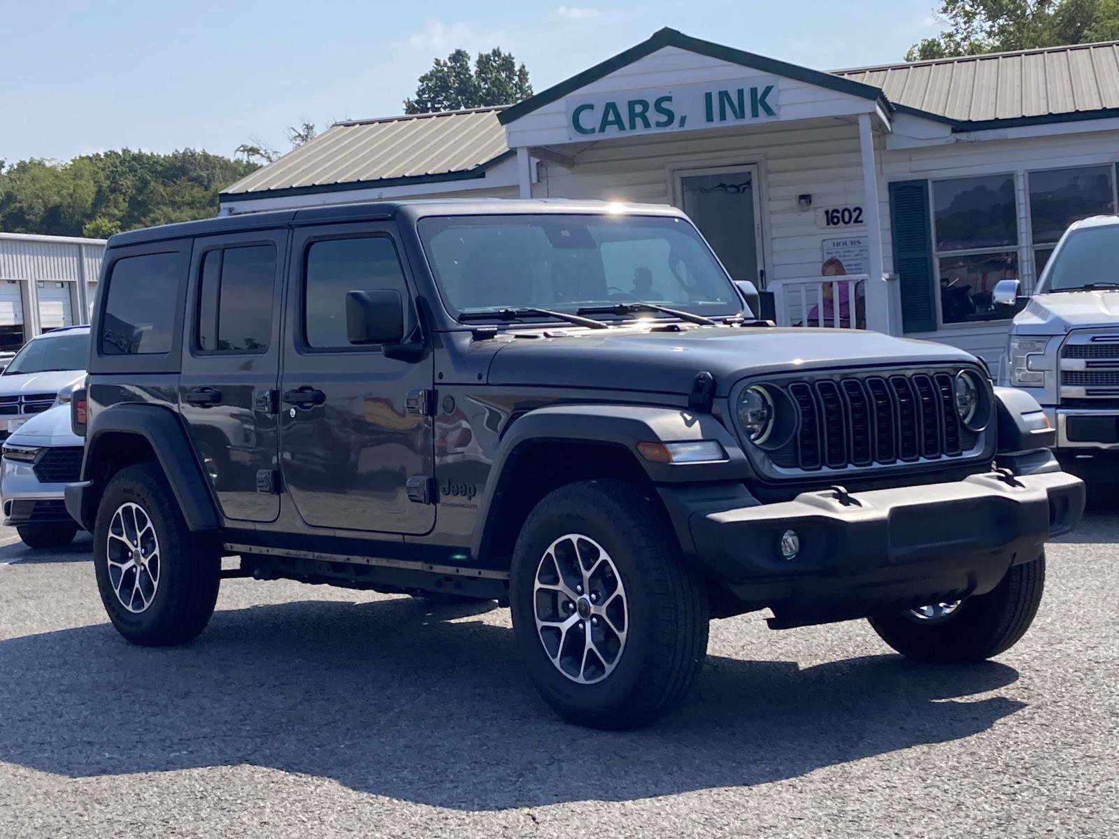 Used 2024 Jeep Wrangler Unlimited Sport image 1