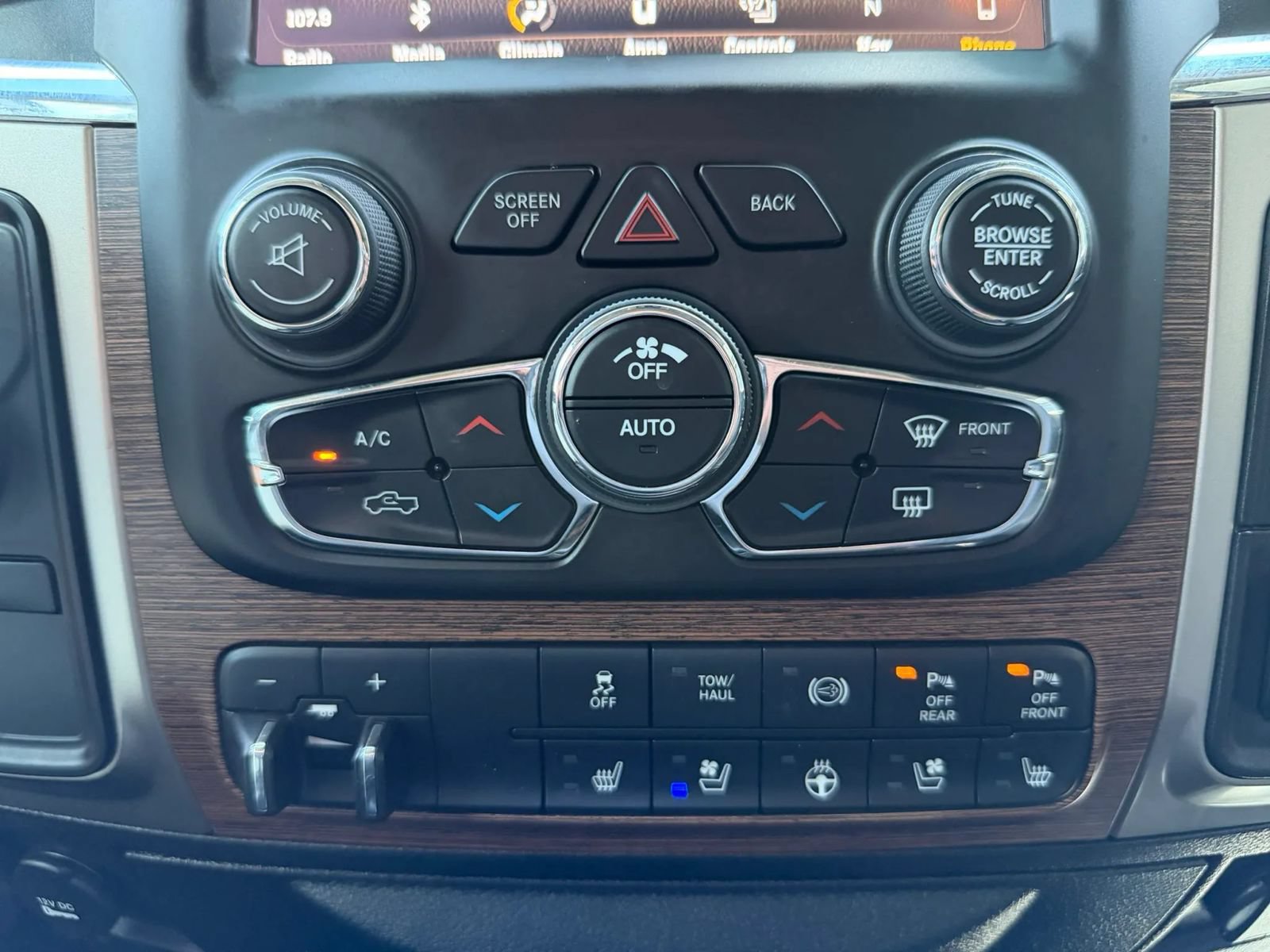 Used 2018 RAM 2500 Laramie w/ Convenience Group AWD/4WD image 23