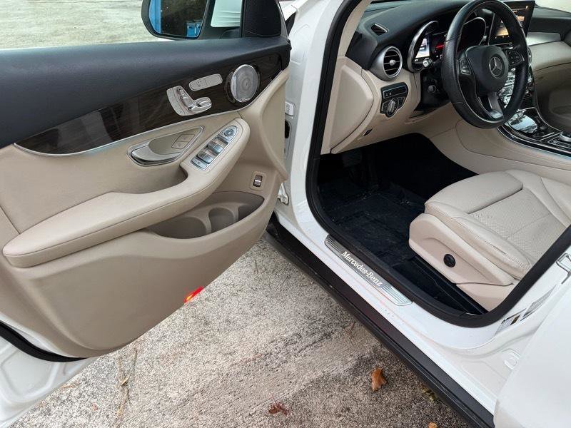 Used 2017 Mercedes-Benz GLC 300 4MATIC image 17