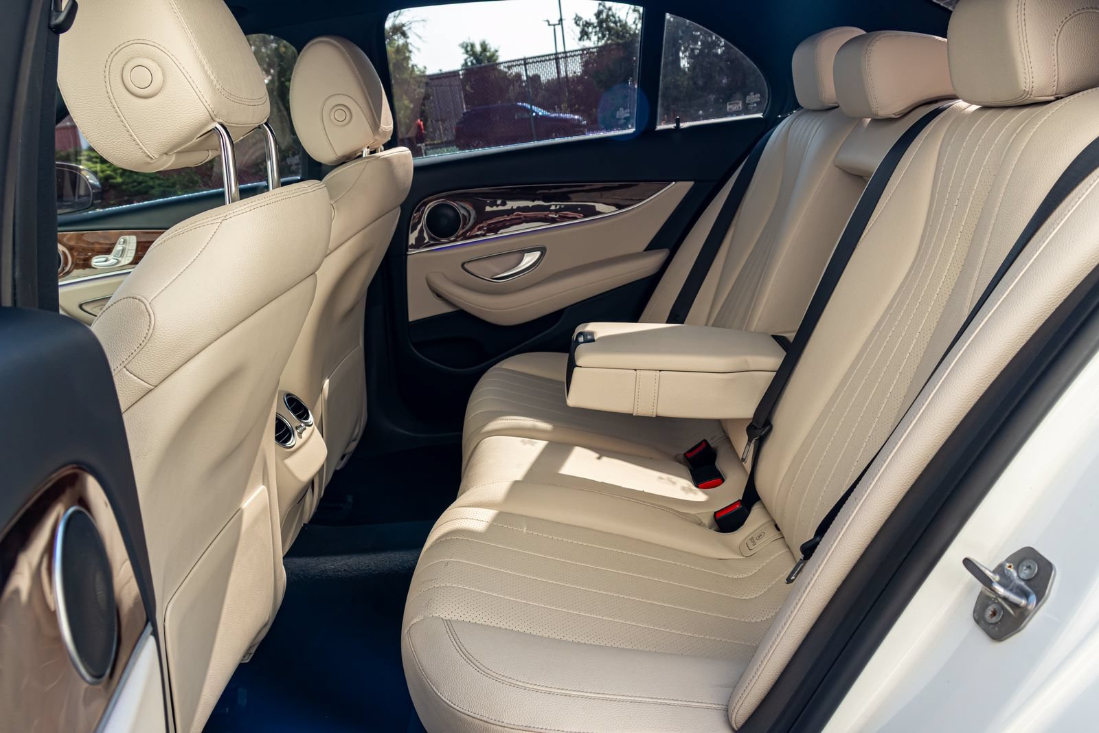 Used 2017 Mercedes-Benz E 300 image 17