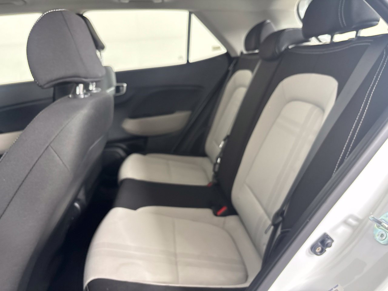 Used 2025 Hyundai Venue SEL FWD image 24