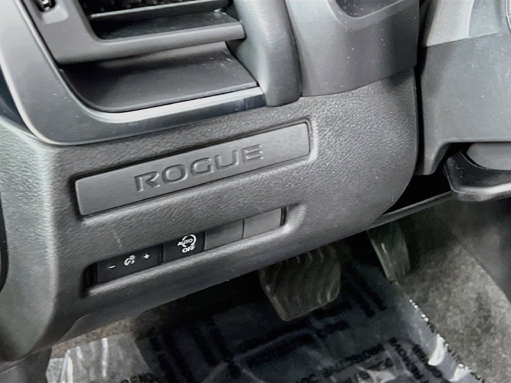Used 2023 Nissan Rogue S AWD/4WD image 9