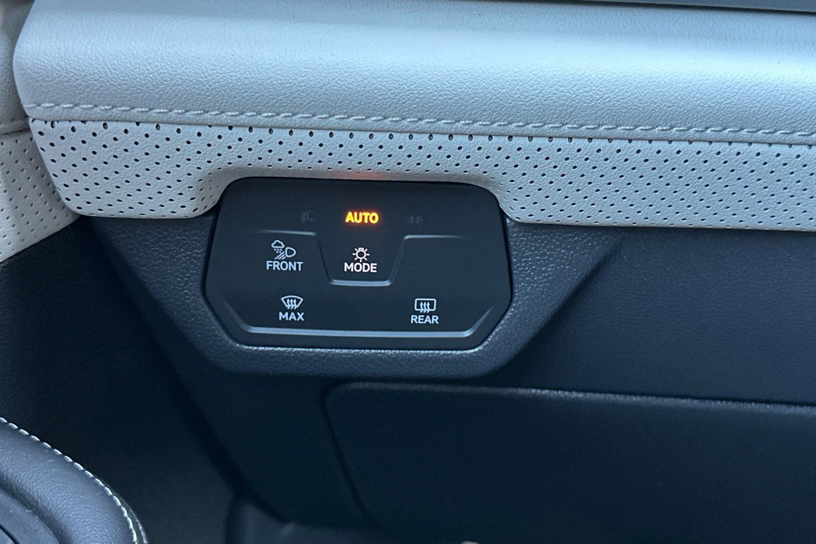 New 2026 Volkswagen Atlas Cross Sport SEL Premium R-Line image 24