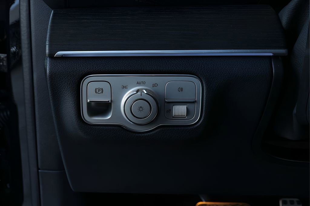 Used 2025 Mercedes-Benz GLS 450 4MATIC image 41