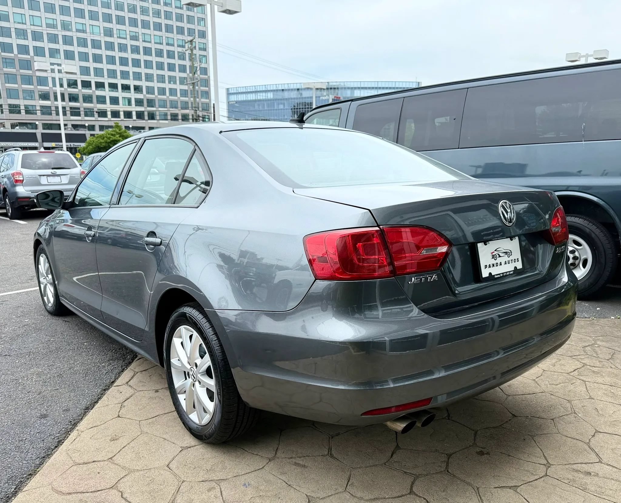 Used 2011 Volkswagen Jetta SE FWD image 5