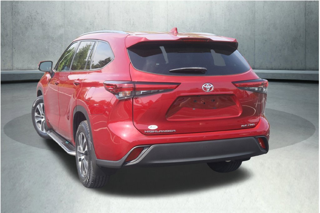 Used 2021 Toyota Highlander XLE AWD/4WD image 11