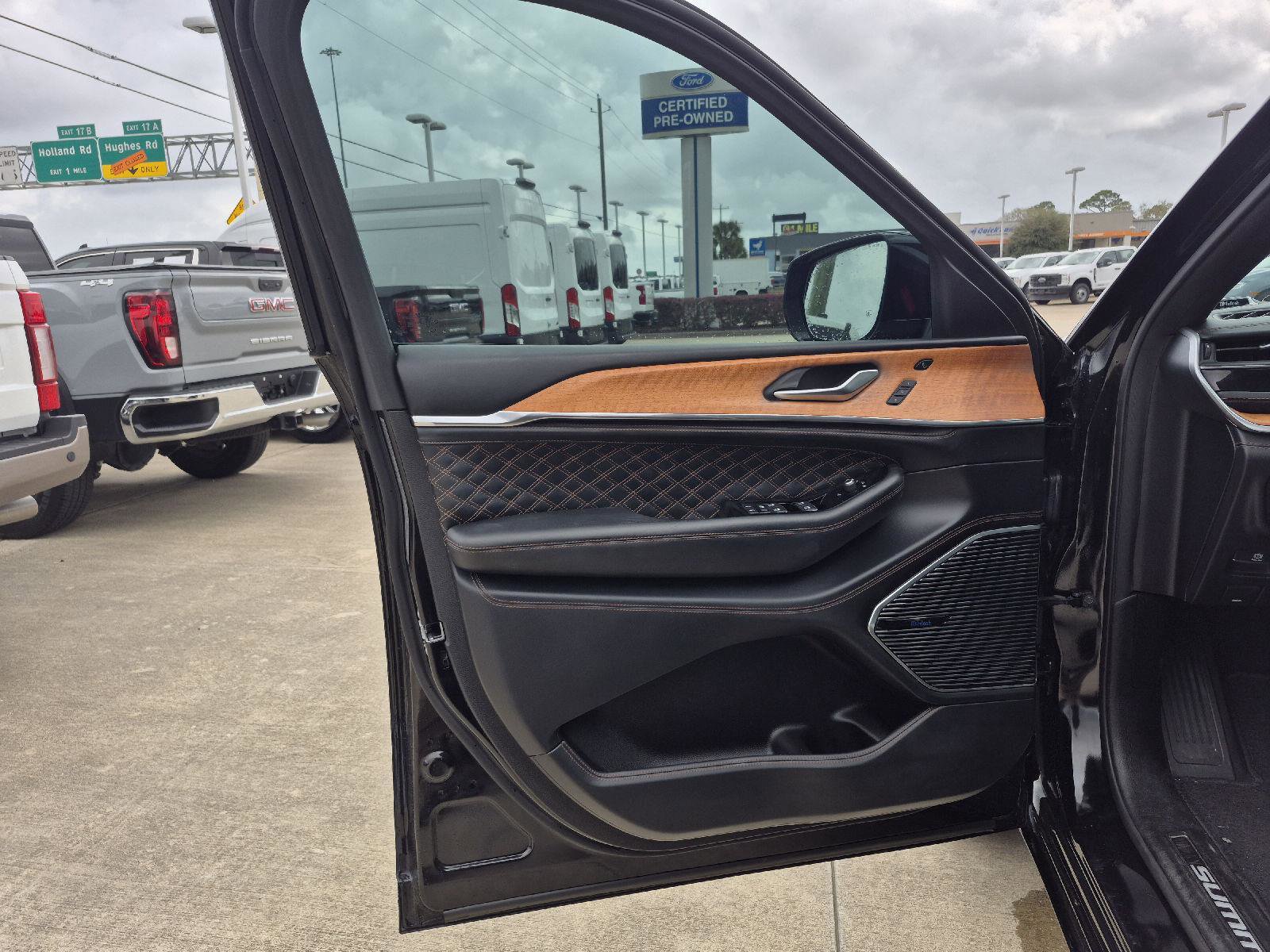 Used 2023 Jeep Grand Cherokee Summit image 14
