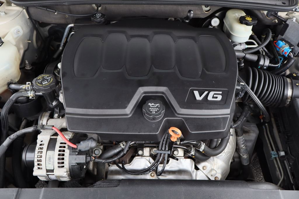 Used 2011 Buick Lucerne CXL image 25