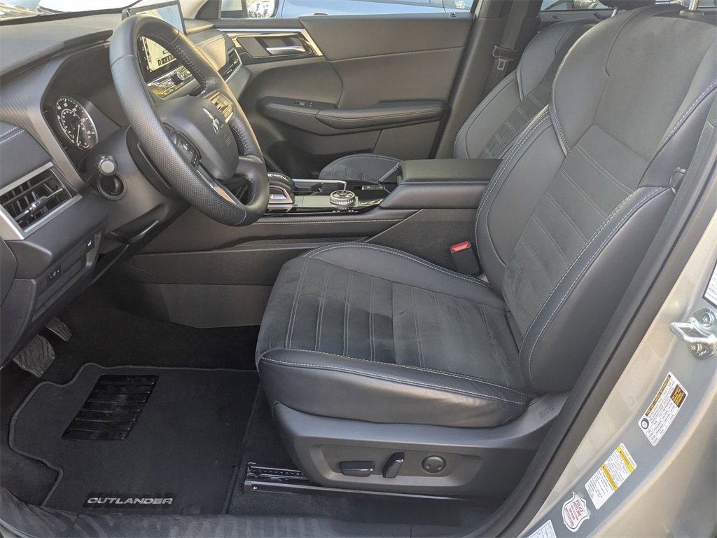 Used 2025 Mitsubishi Outlander SE image 21