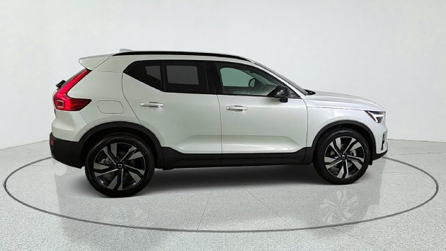 New 2026 Volvo XC40 B5 Plus w/ Climate Package AWD/4WD image 8