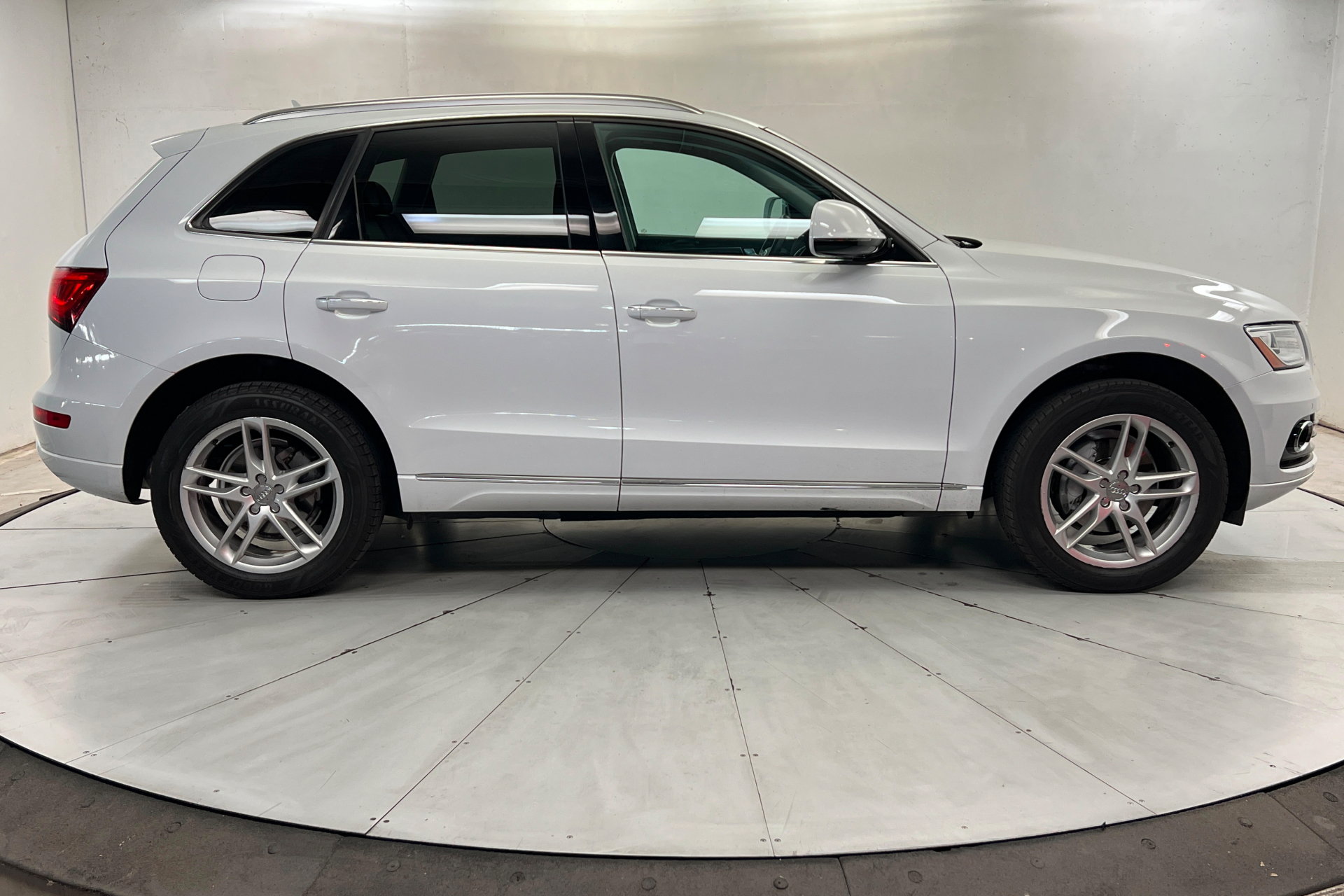 Used 2017 Audi Q5 2.0T Premium Plus AWD/4WD image 6