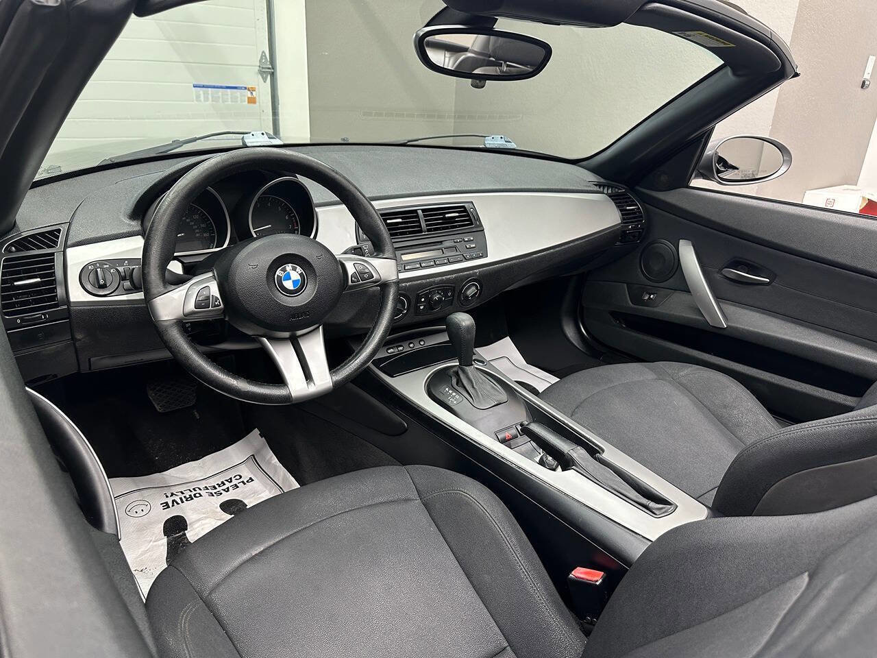 Used 2005 BMW Z4 2.5i image 17