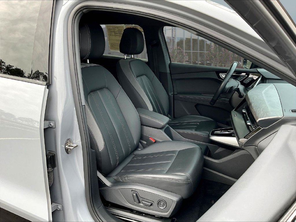 Used 2024 Audi Q4 e-tron Premium Plus w/ Premium Plus AWD/4WD image 31