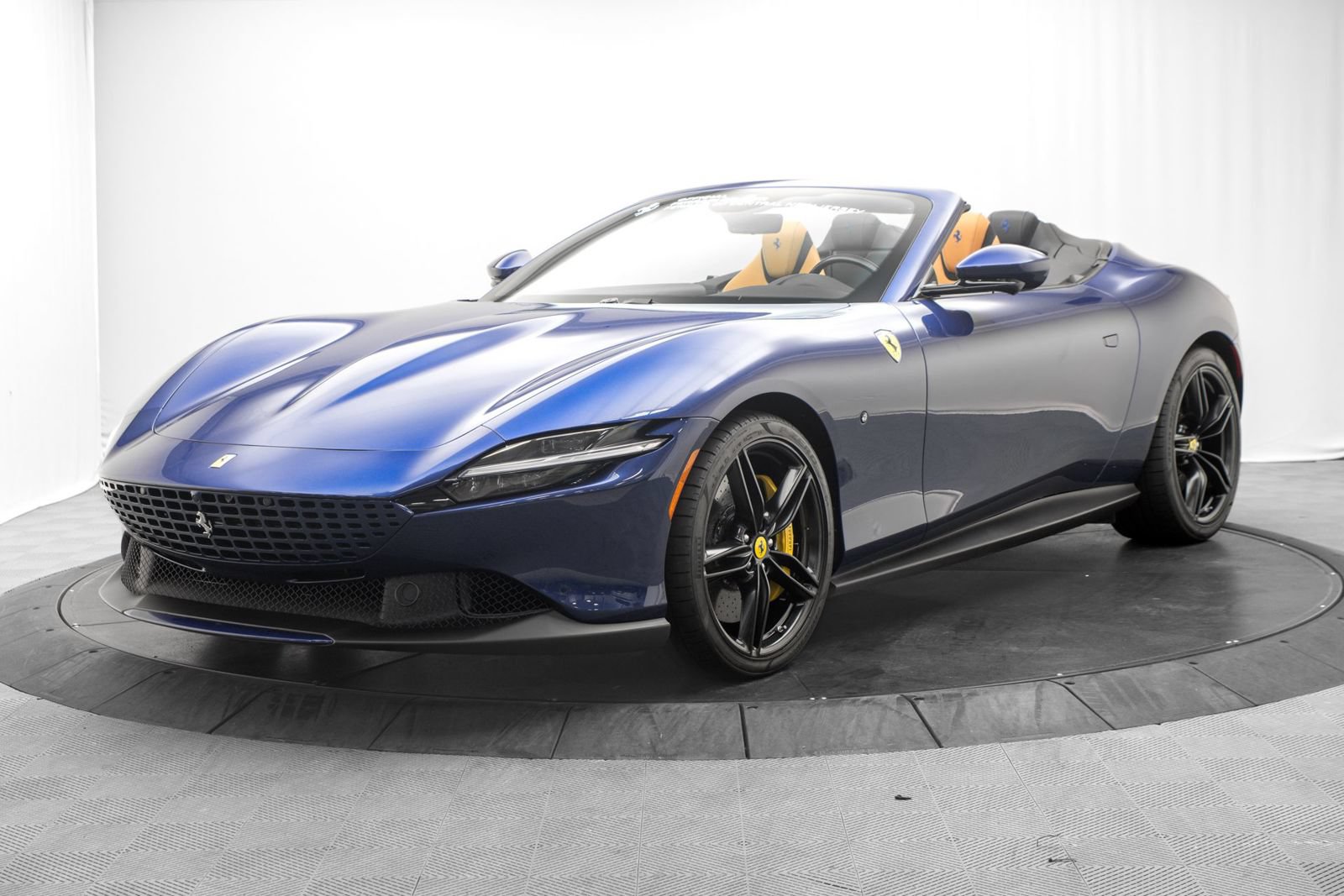 Used 2025 Ferrari Roma Spider RWD image 7