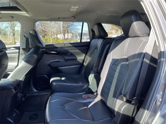 Used 2023 Toyota Highlander XLE image 17