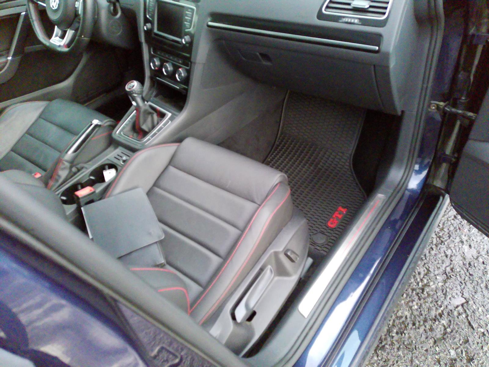 Used 2017 Volkswagen GTI SE image 48