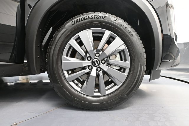 Used 2024 Nissan Pathfinder SV FWD image 12