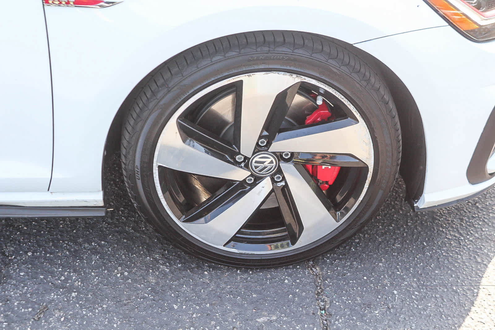 Used 2019 Volkswagen GTI SE FWD image 12