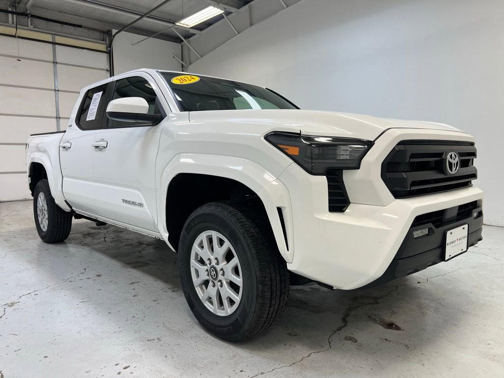 Used 2024 Toyota Tacoma SR5 AWD/4WD image 8