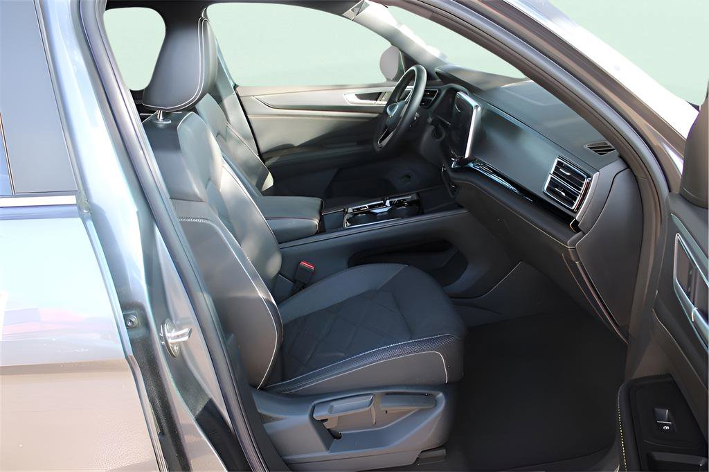 Used 2024 Volkswagen Atlas Cross Sport SE image 33