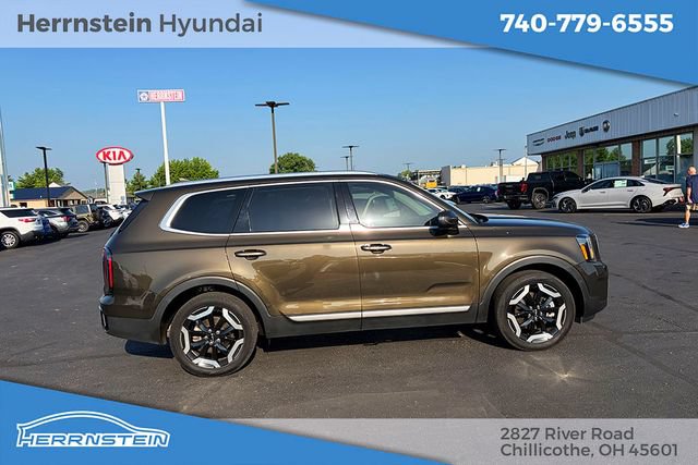 Used 2024 Kia Telluride EX w/ EX Captain's Chair Package AWD/4WD image 30