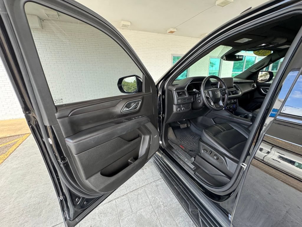 Used 2022 Chevrolet Suburban RST w/ Luxury Package RWD image 12
