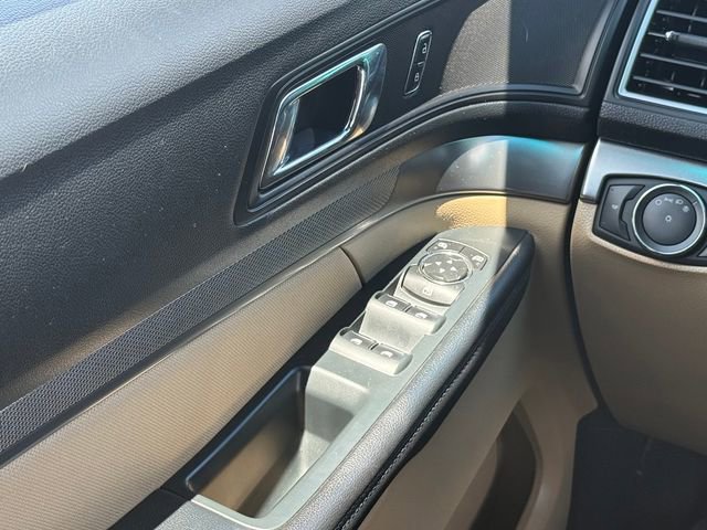 Used 2017 Ford Explorer FWD image 16