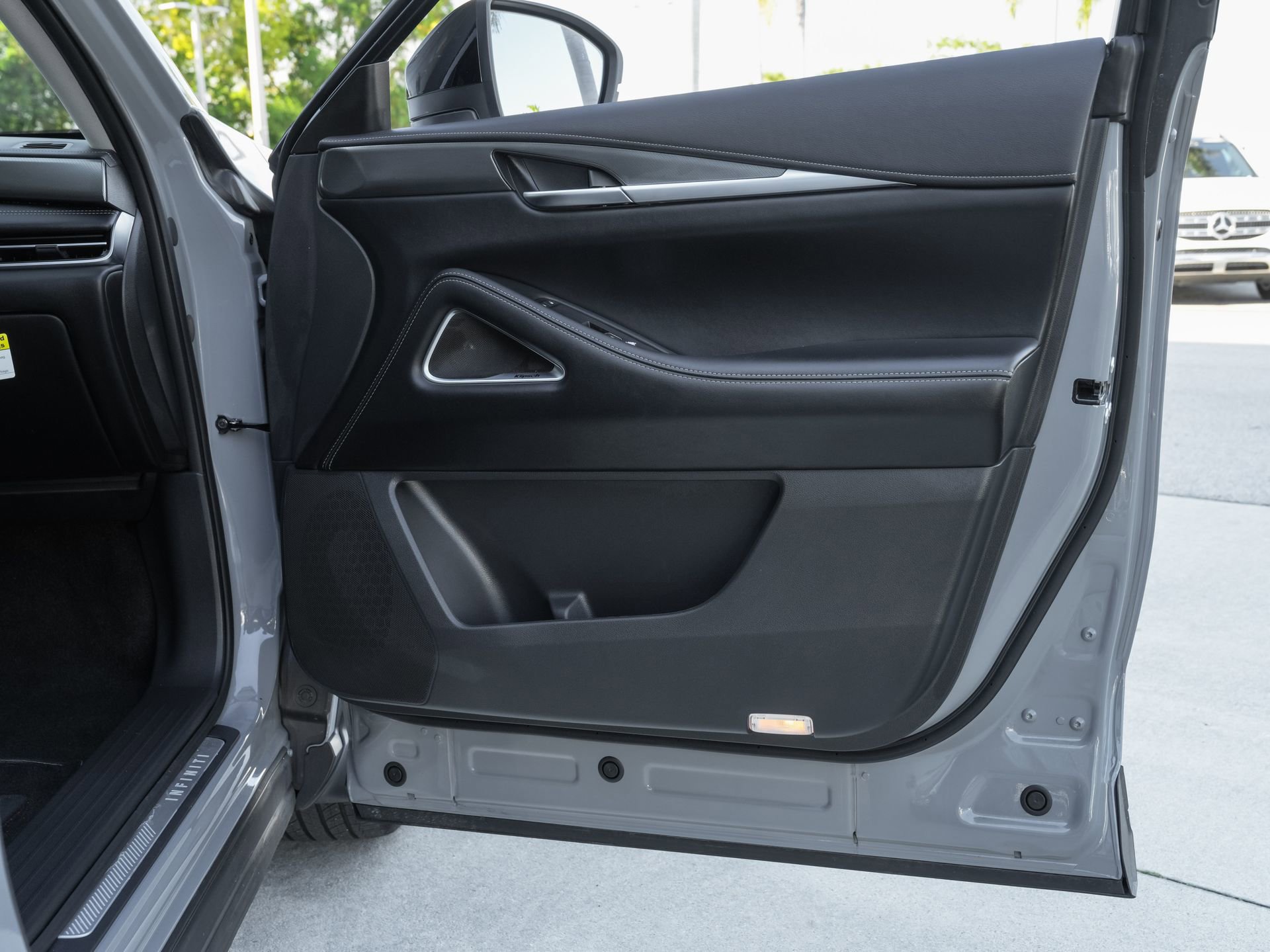 Certified 2026 INFINITI QX60 Luxe w/ Cargo Package FWD image 37