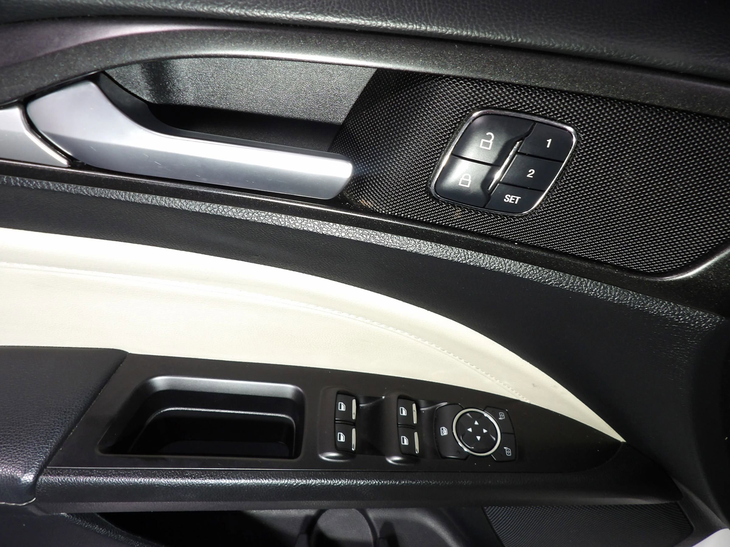 Used 2018 Ford Fusion Titanium image 9