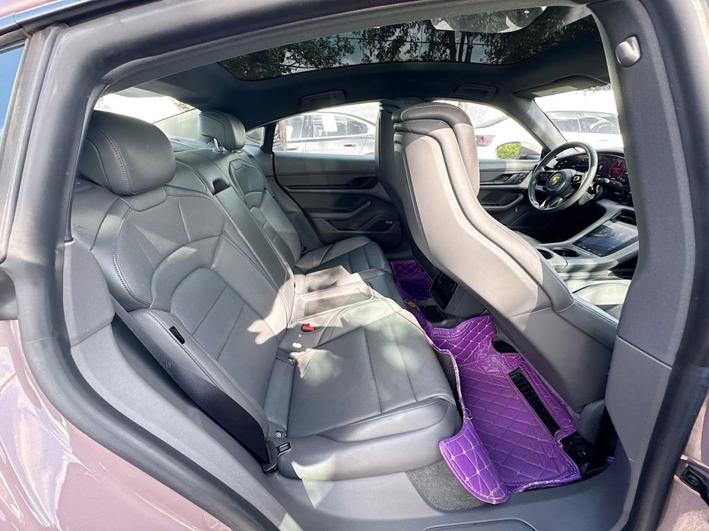 Used 2022 Porsche Taycan image 29