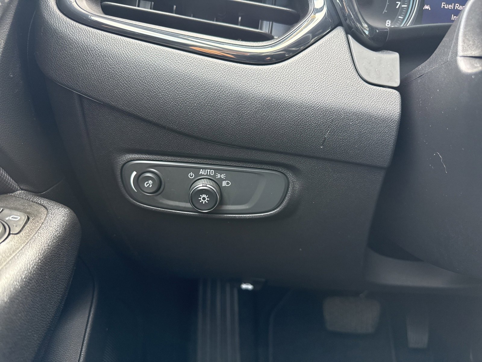 Used 2023 Chevrolet Equinox RS w/ RS Leather Package image 39