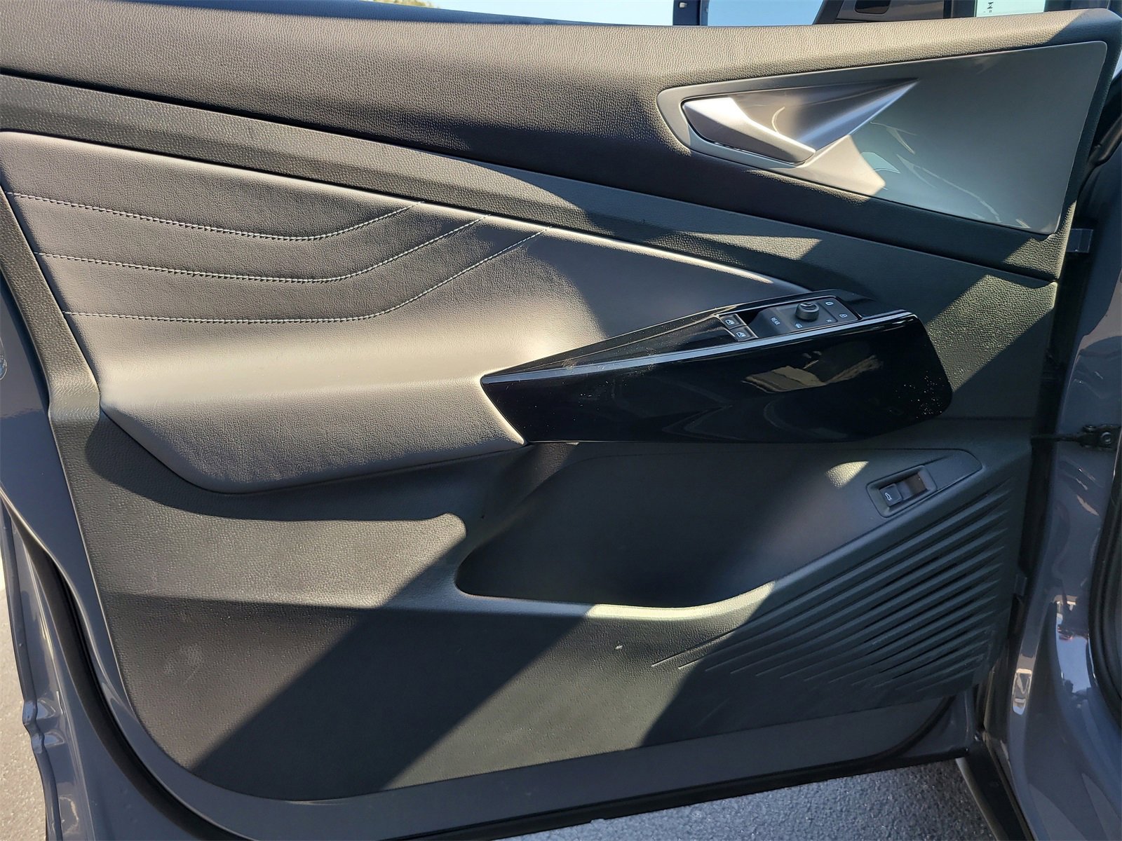 Used 2023 Volkswagen ID.4 Pro S image 16