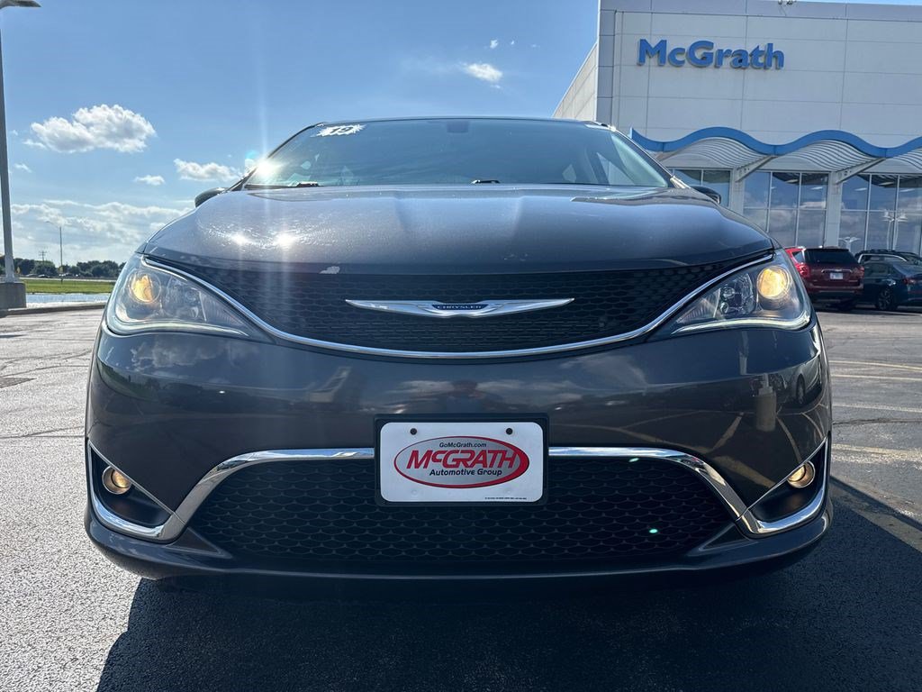 Used 2019 Chrysler Pacifica Touring Plus w/ Tire & Wheel Group FWD image 11