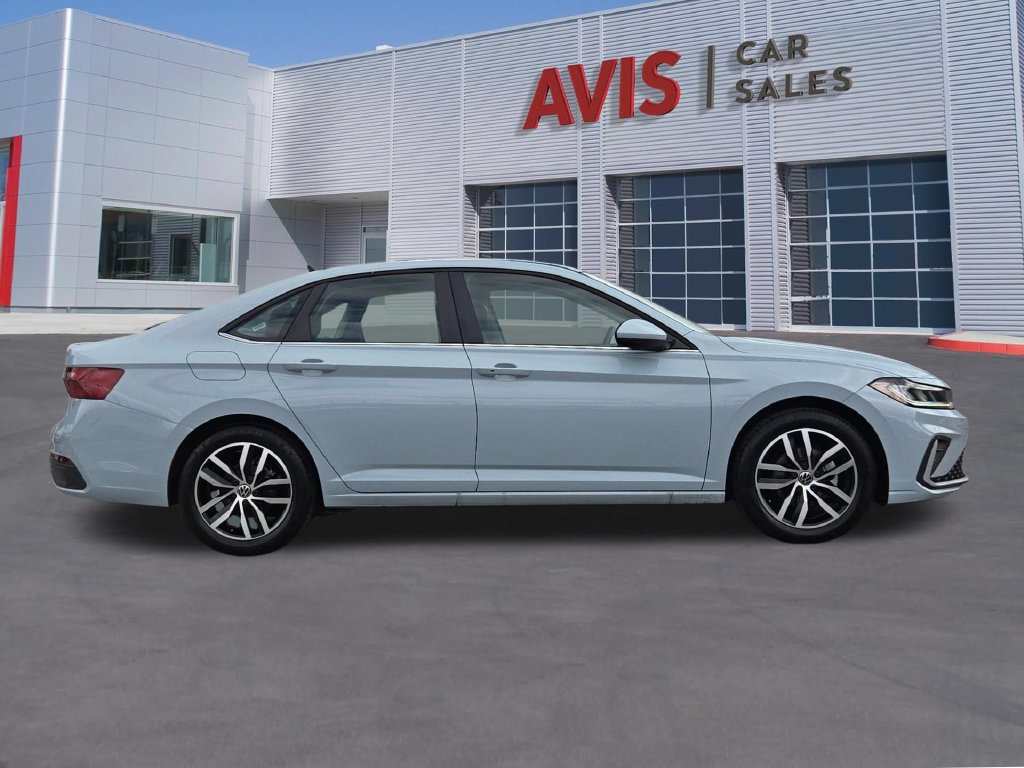 Used 2026 Volkswagen Jetta SE FWD image 5