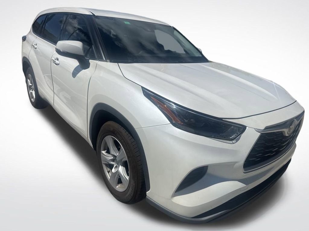 Used 2021 Toyota Highlander L image 2