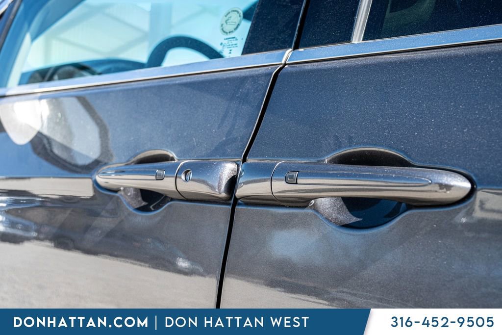 Used 2023 Chrysler Pacifica Touring-L FWD image 30