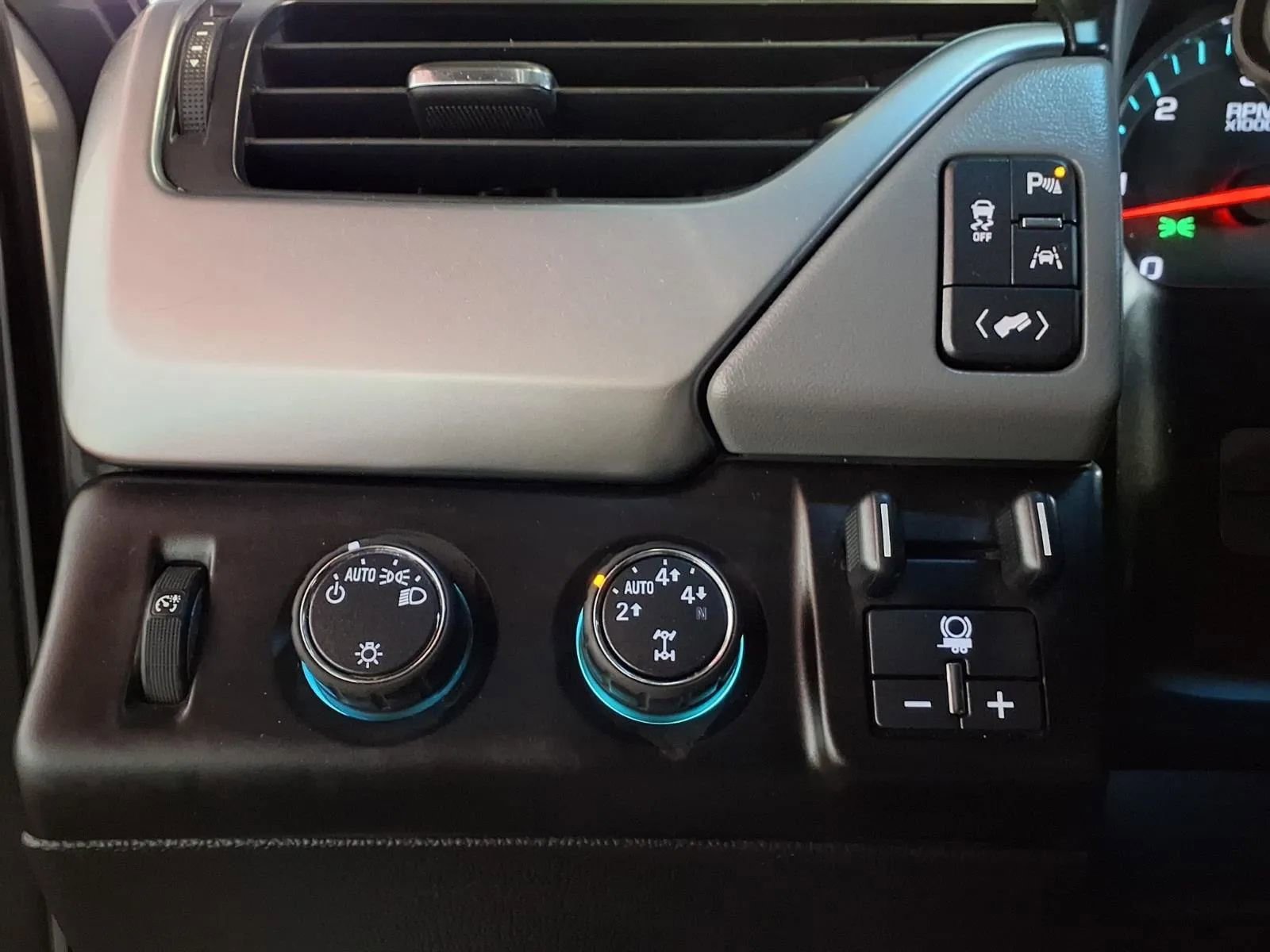 Used 2016 Chevrolet Tahoe LT AWD/4WD image 21