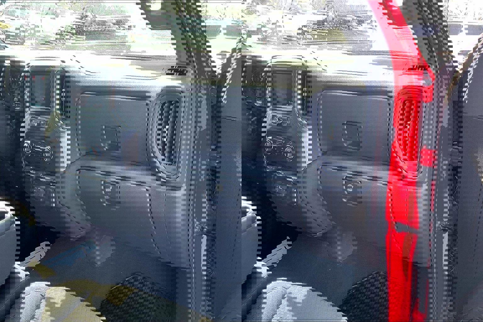 Used 2024 Chevrolet Silverado 1500 Custom image 16