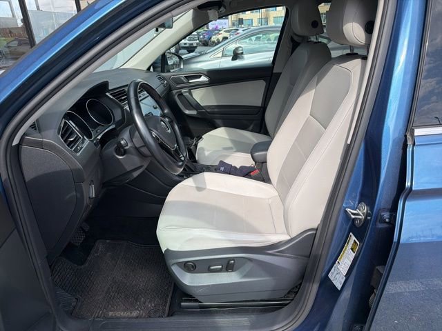 Used 2018 Volkswagen Tiguan SEL image 2