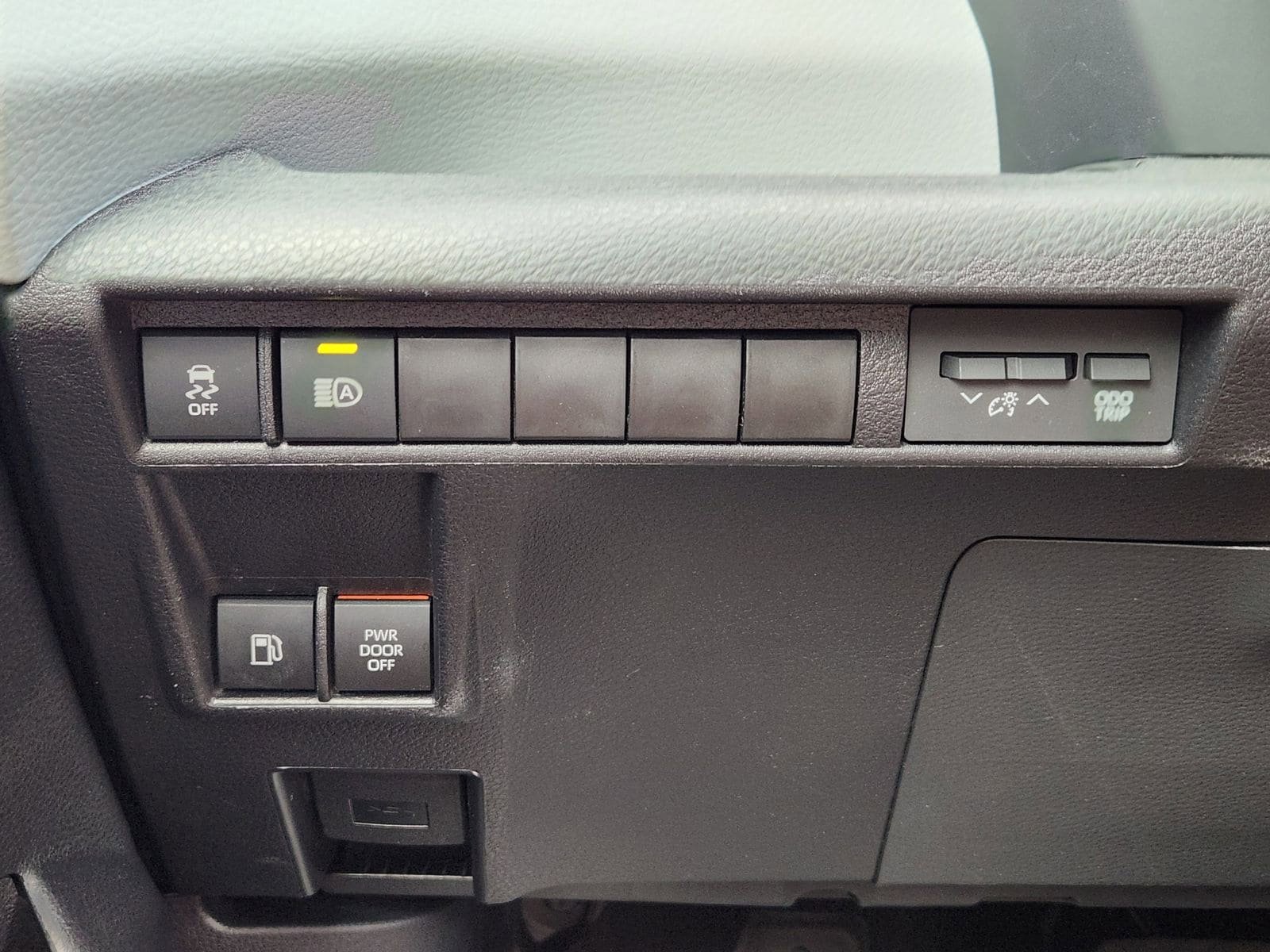 Used 2025 Toyota Sienna XLE image 33