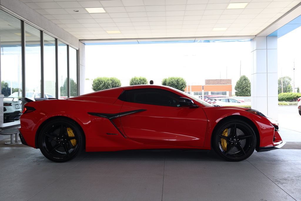 Used 2025 Chevrolet Corvette E-Ray w/ Stealth Interior Trim Package AWD/4WD image 11