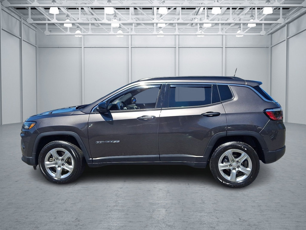 Used 2023 Jeep Compass Latitude AWD/4WD image 2
