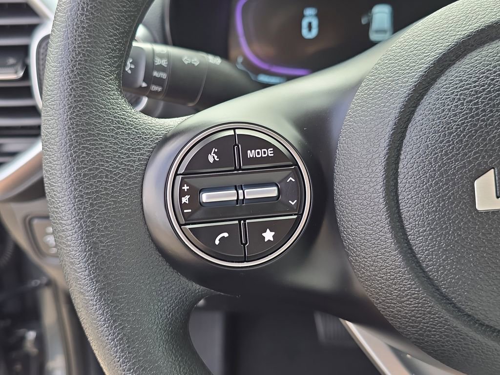 Certified 2025 Kia Soul LX image 28