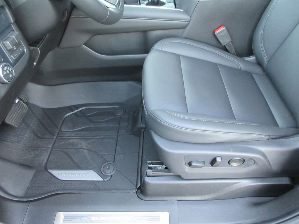 New 2026 Chevrolet Suburban LT image 22