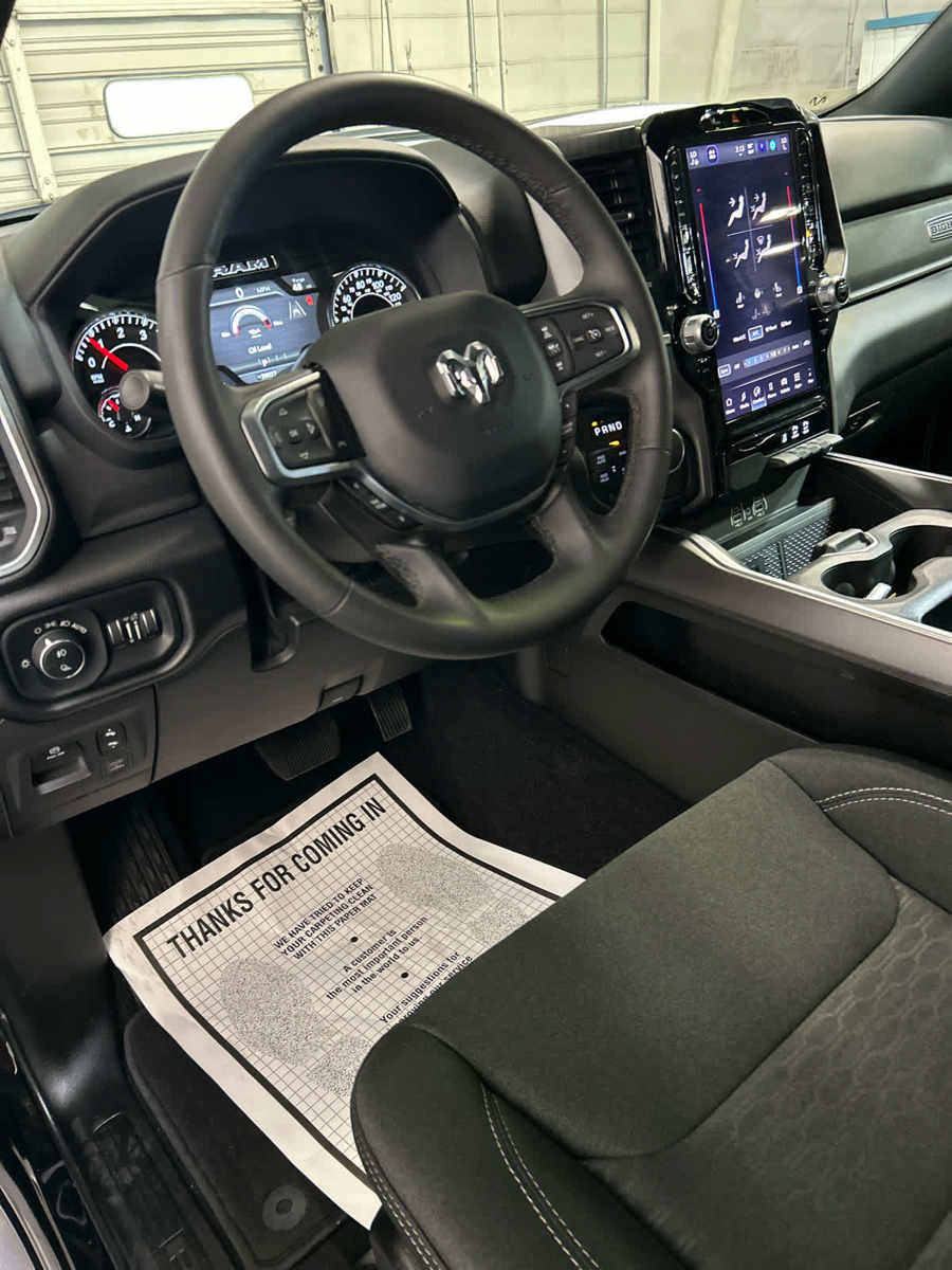 Used 2025 RAM 1500 Big Horn AWD/4WD image 9